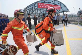 陈戌源90度鞠躬向全国球迷谢罪：真诚地向广大球迷说声对不起！